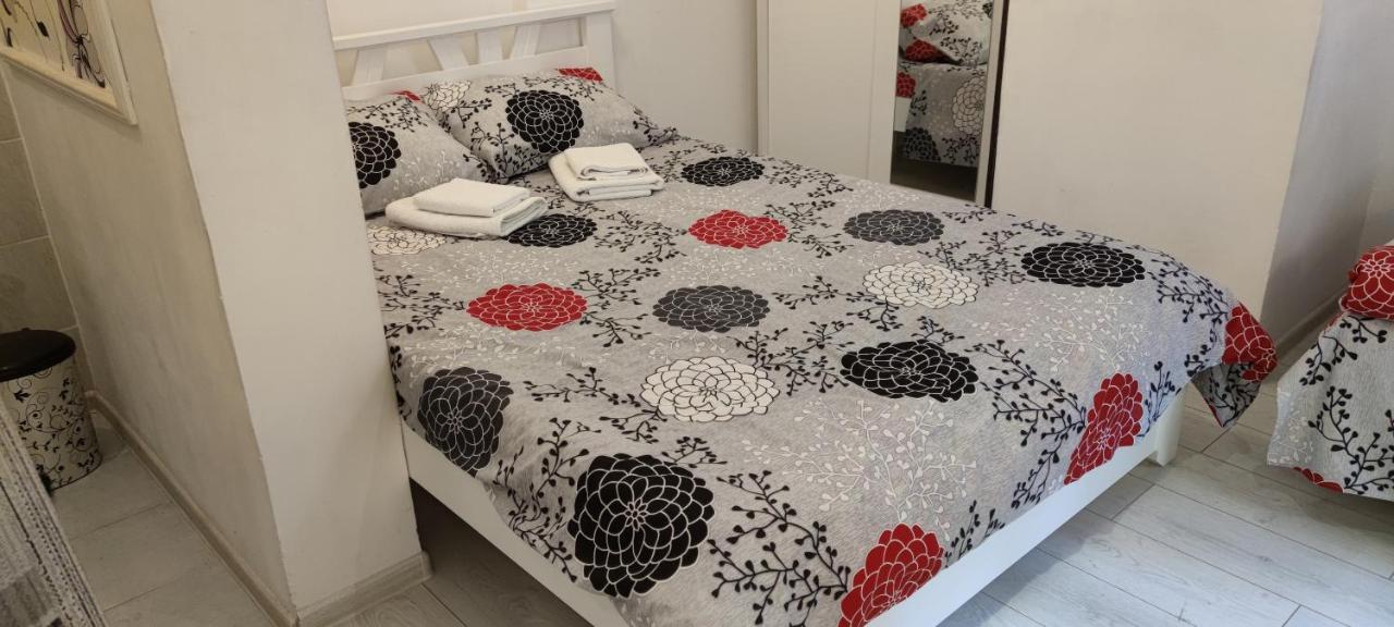 Studio Apartman Kocka Belgrado Esterno foto