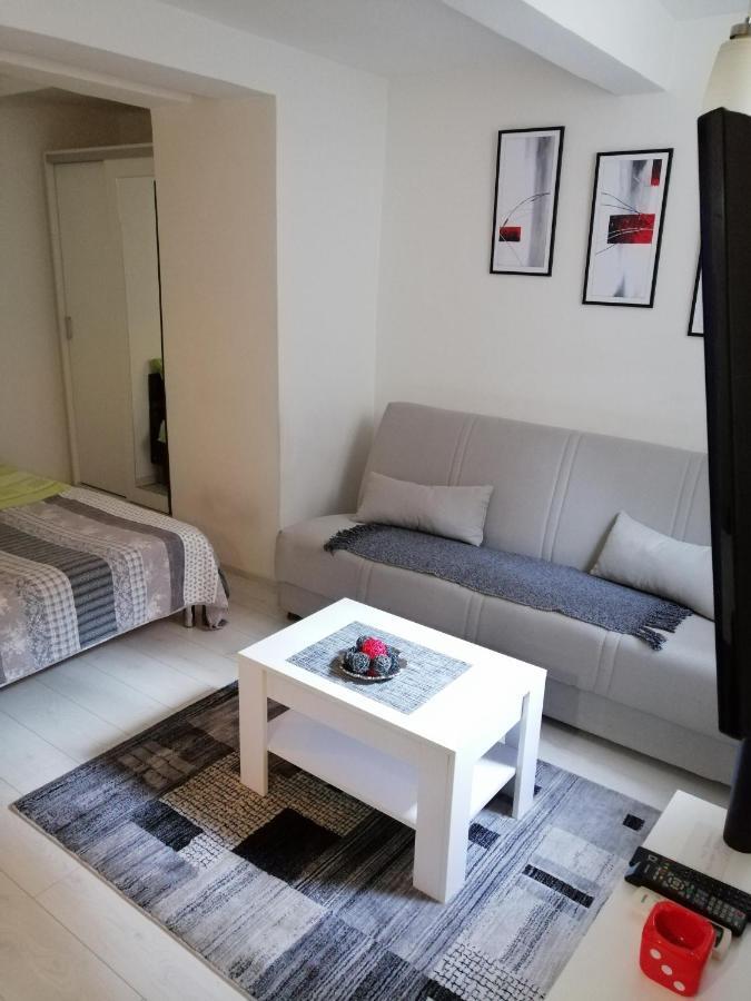 Studio Apartman Kocka Belgrado Esterno foto
