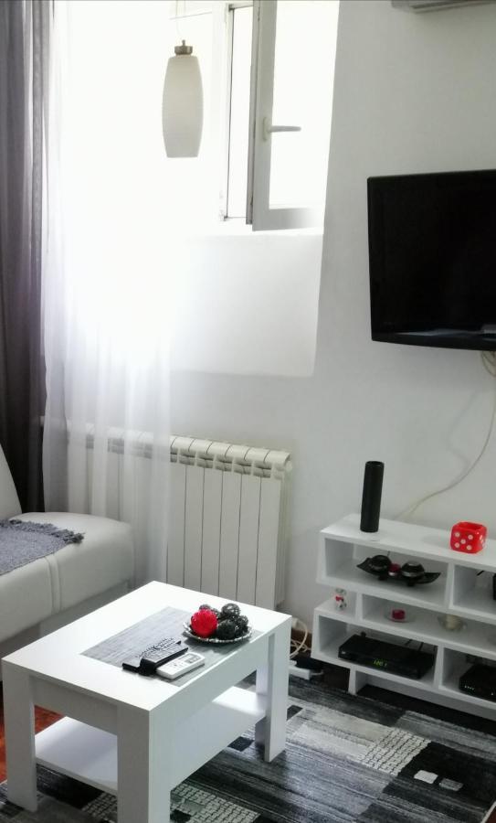 Studio Apartman Kocka Belgrado Esterno foto
