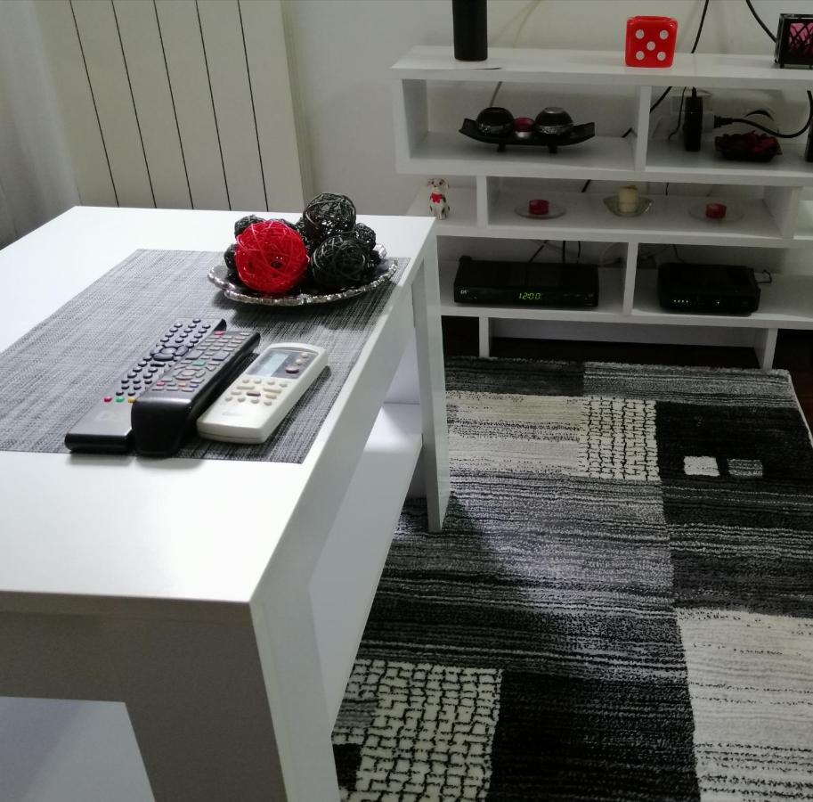 Studio Apartman Kocka Belgrado Esterno foto