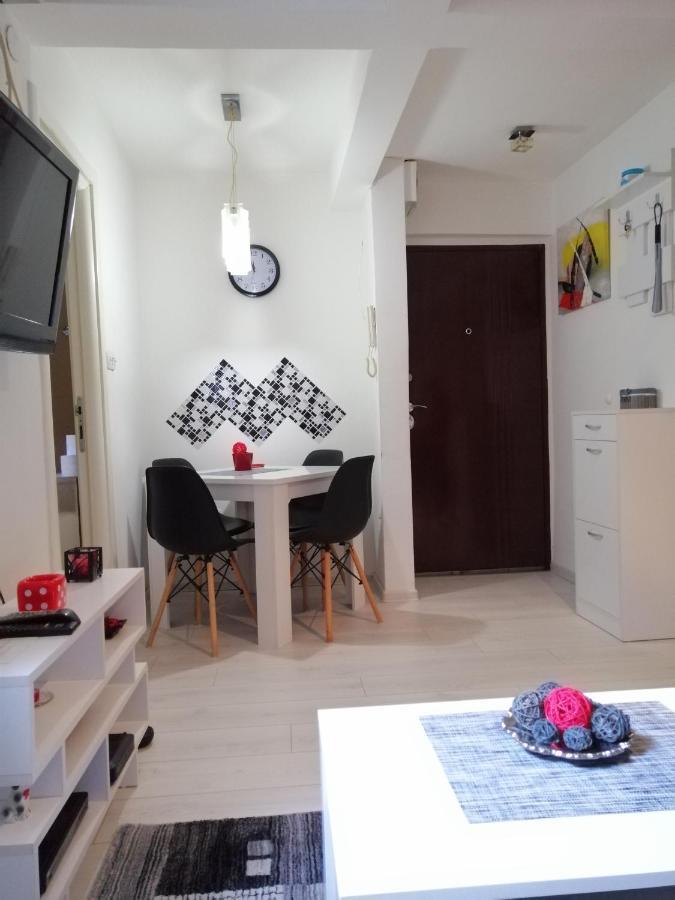 Studio Apartman Kocka Belgrado Esterno foto