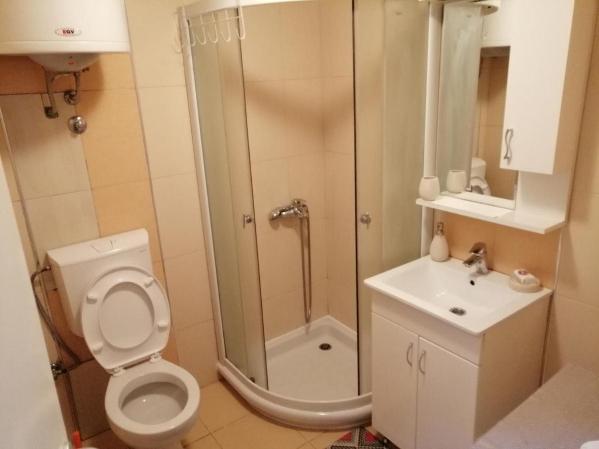 Studio Apartman Kocka Belgrado Esterno foto