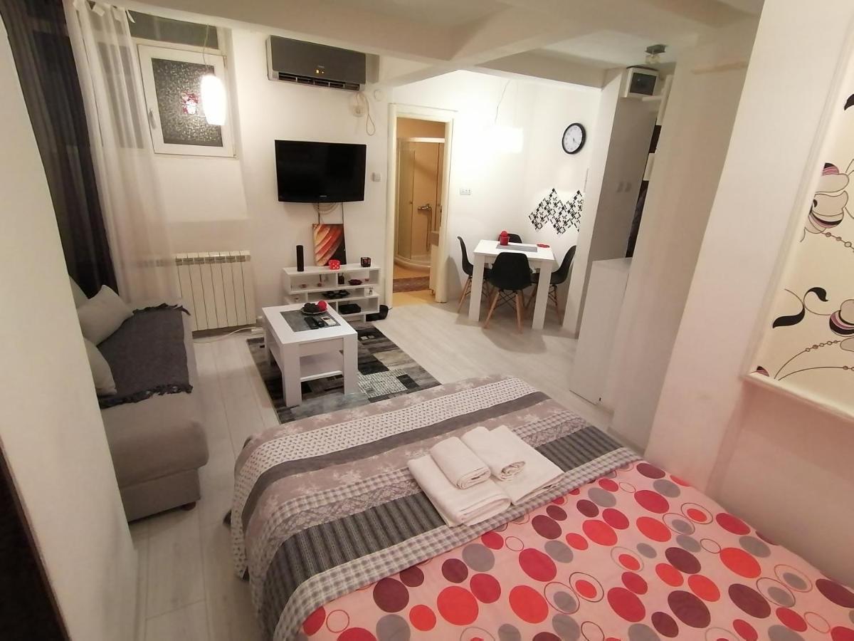 Studio Apartman Kocka Belgrado Esterno foto